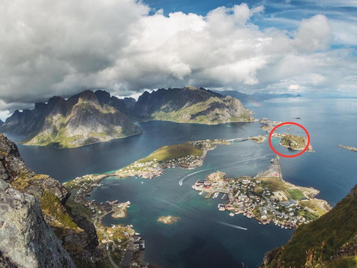 Olenilsøy Feriehus *
